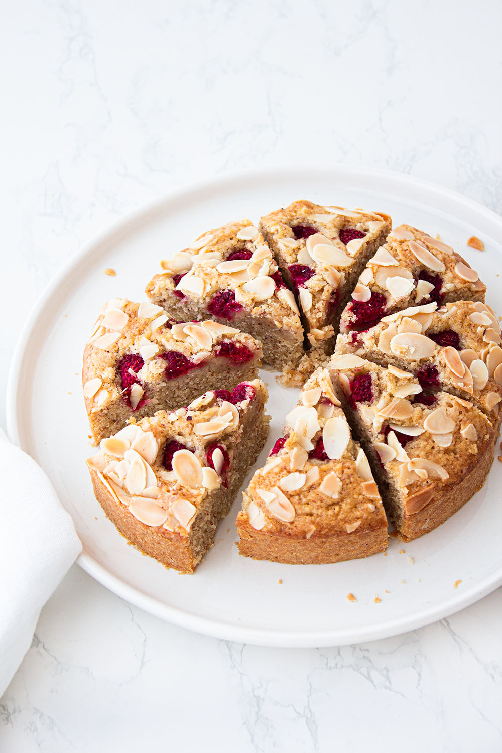 mandelkuchen mit himbeeren &amp; kardamom • Wundertörtchen