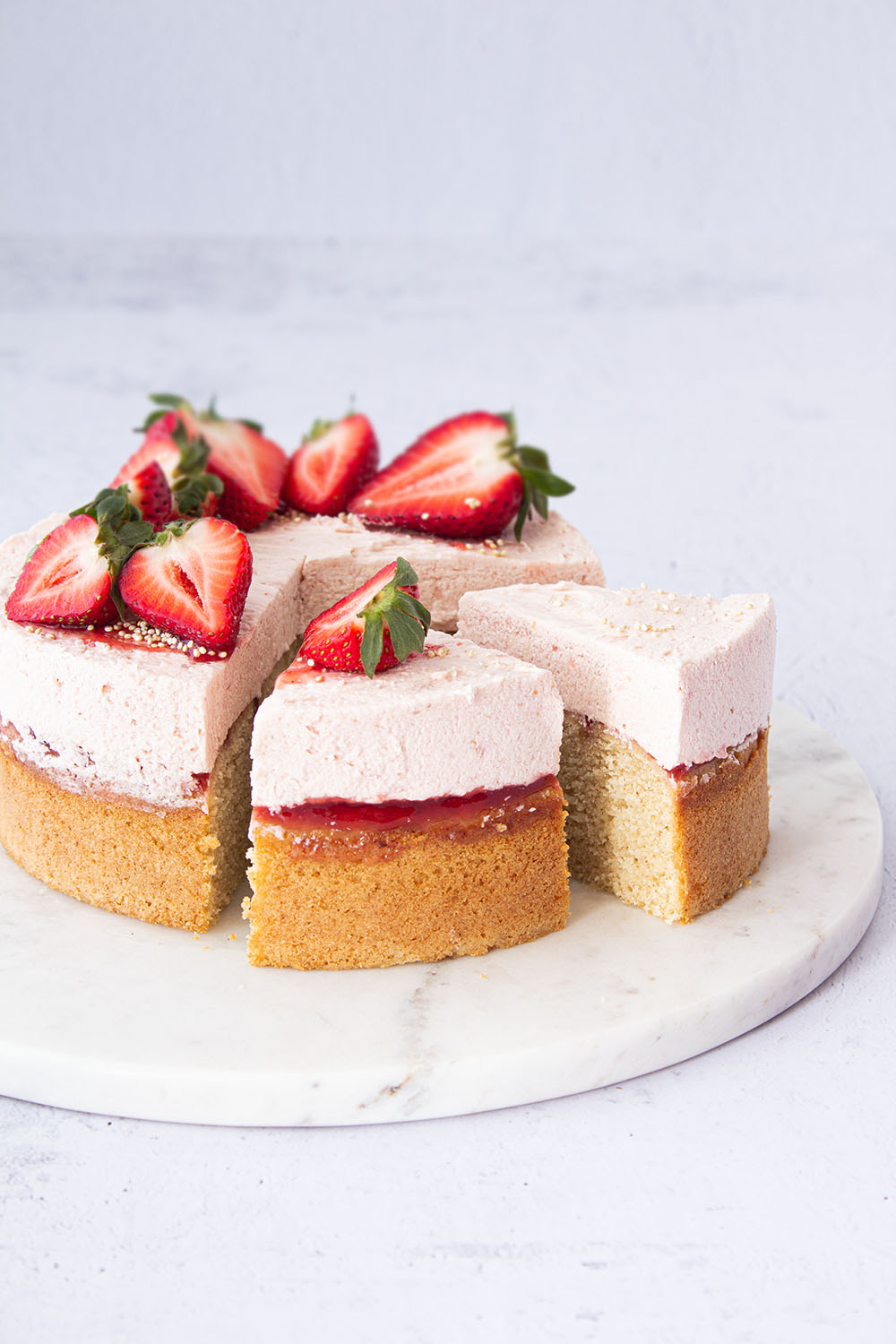 Eierlikör Kuchen mit Erdbeeren