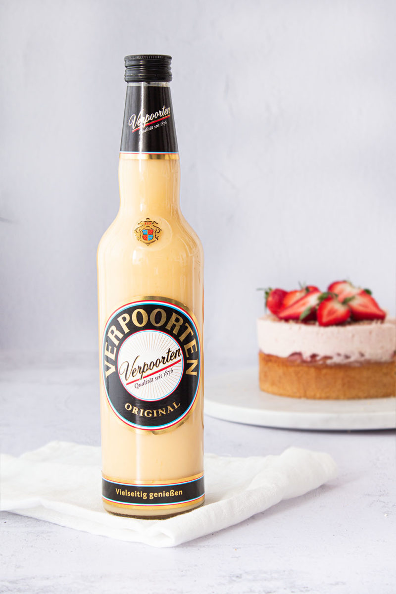 eierlikör kuchen mit erdbeeren (werbung) • Wundertörtchen