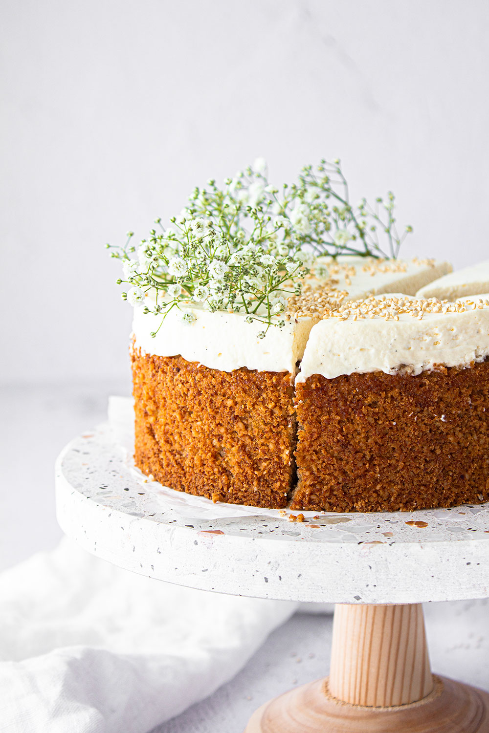 saftiger mandelkuchen mit quittengelee & vanillecreme