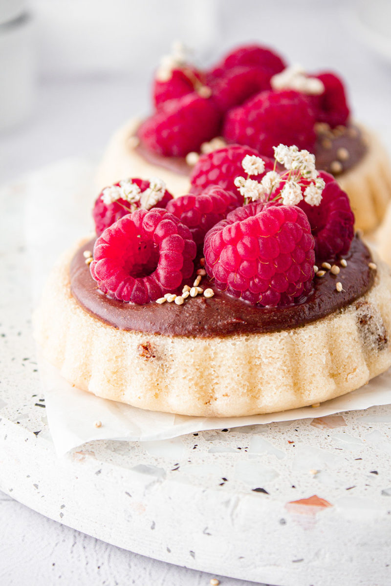 Mini Törtchen mit Schokocreme &amp; Himbeeren • Kuchen &amp; Törtchen